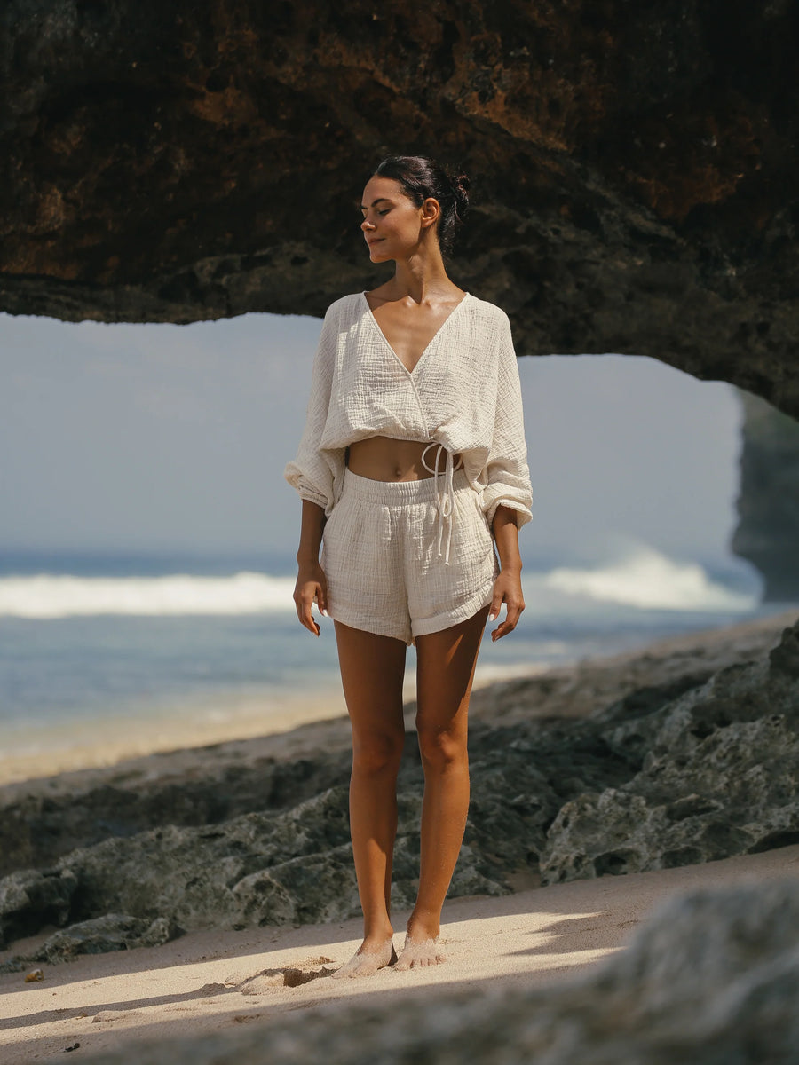 Echo Boy Short | Natural With Gold Stripes